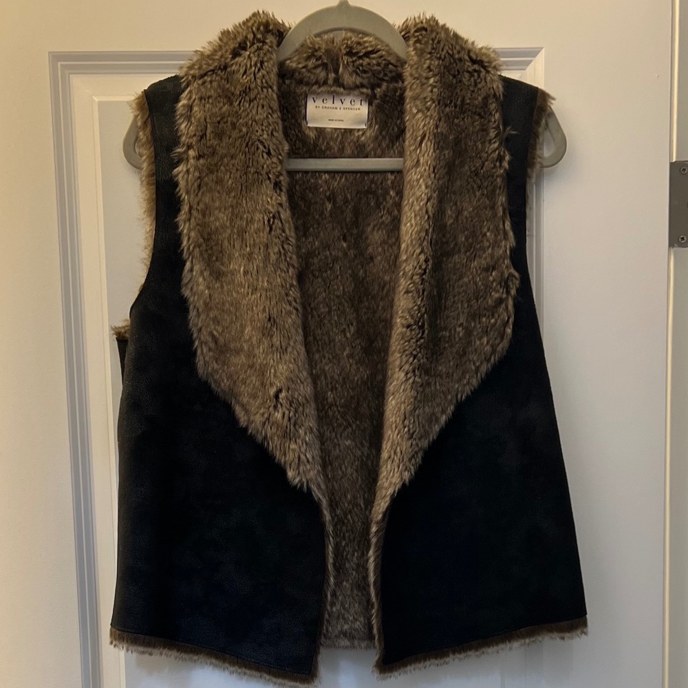 VELVET by Graham & Spencer Faux Fur Sleeveless Vest Open Front (black & tan)